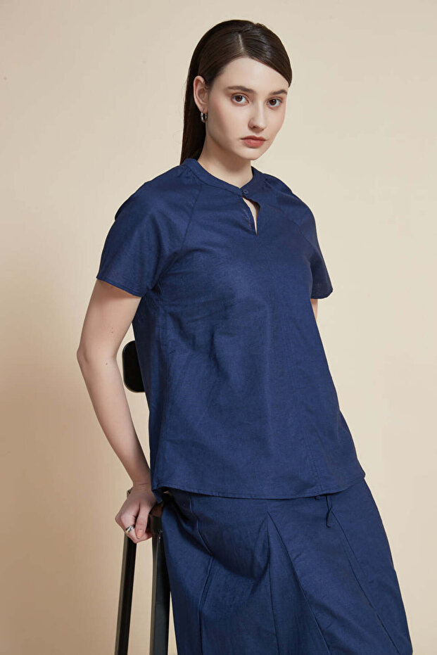 بلوزة سادة بأكمام قصيرة مكشكشة - 3