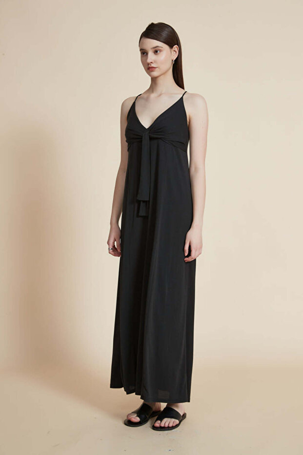 فستان ماكسي سادة مكشكش مع حمالات - 6