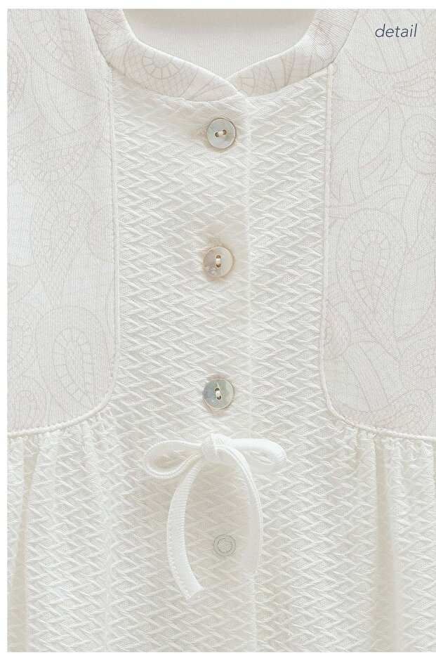 بذلة قصيرة من الدانتيل بأزرار صغيرة، لون إكرو - 2