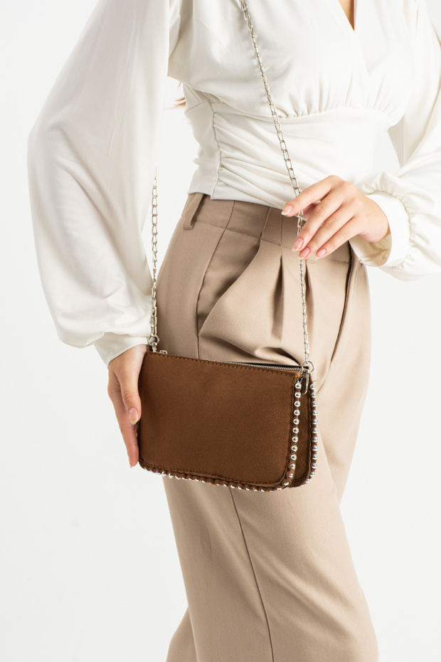 حقيبة صغيرة من جلد الغزال مطرزة بالخرز - 1