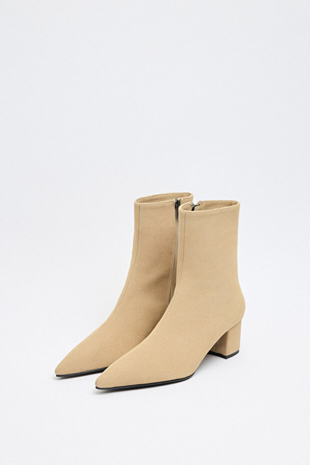 Bot 2514 - Sivri Burun Önden Dikişli Bej Süet Kadın Bot - 2