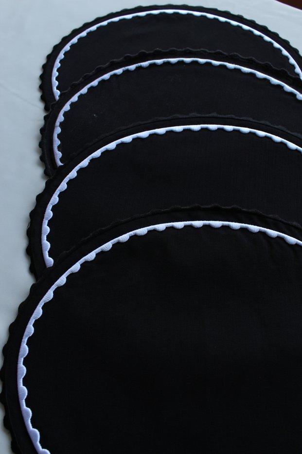 American Service 2-Piece Linen Black and White Embroidered Oval Supla Luxury Dining Table Set