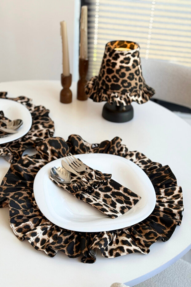 2-Piece Leopard Linen Round Ruffled American Placemat / Placemat