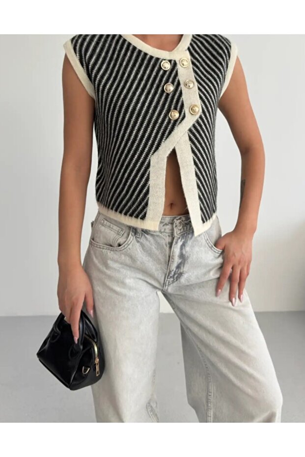 Knitted Buttoned Sweater - 2