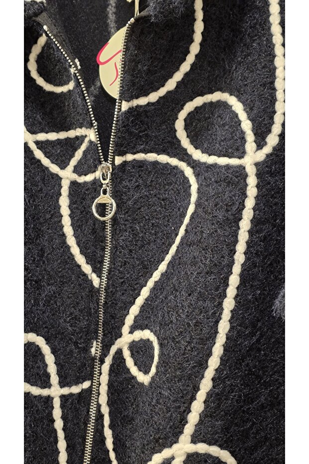 Felt Coat Raffia Pattern - 5