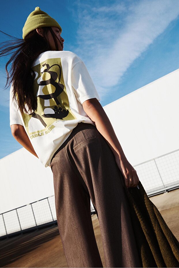 Vazo grafik baskılı tişört - 1