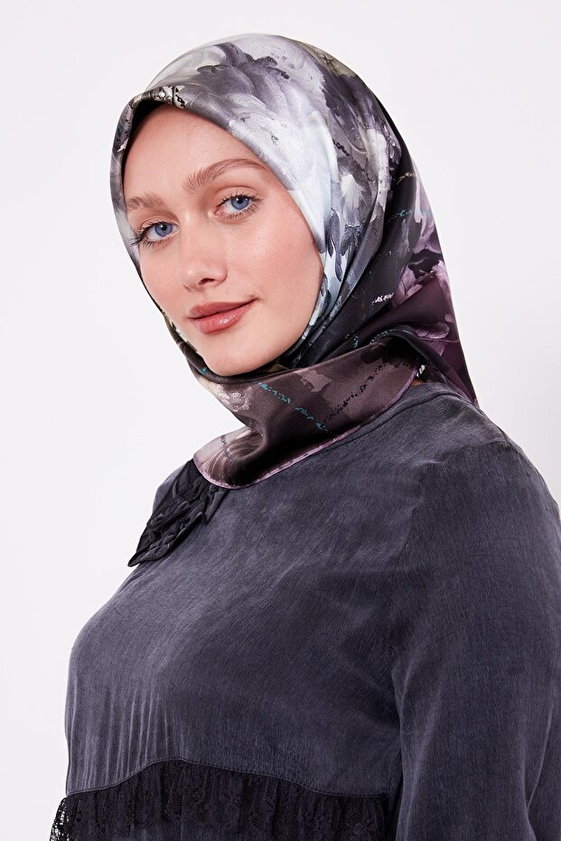 وشاح حريري بنمط أرجواني فاتح من سيرا - 2