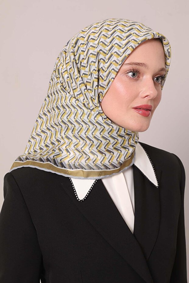 وشاح ناعم بنمط متعرج باللون الأخضر الزيتي - 3