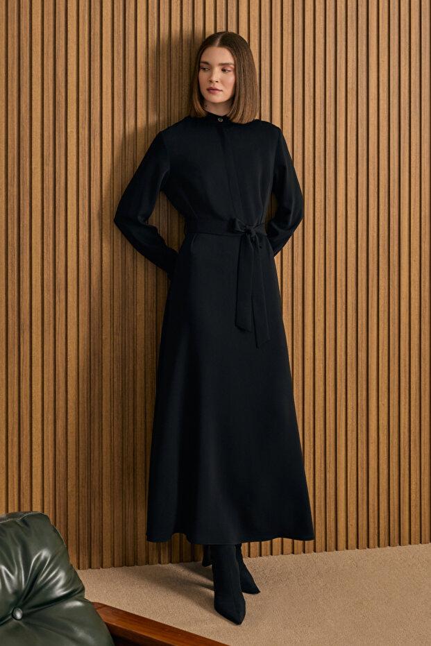 Hakim Yaka Dökümlü Elbise - 1