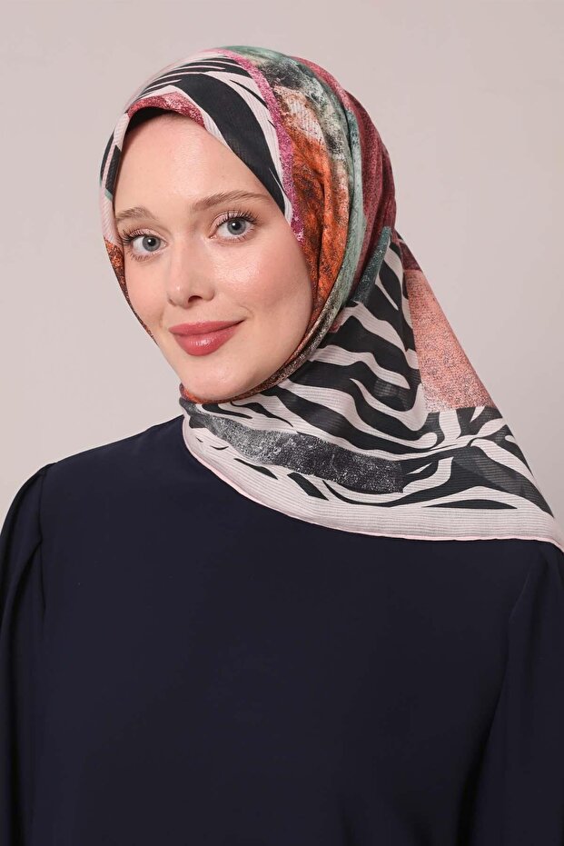 وشاح قطني بنمط الحمار الوحشي بلون فاتح