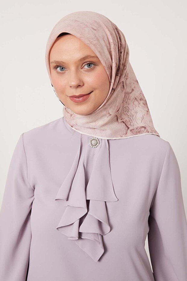 وشاح قطني بنمط شريط أحمر - 2