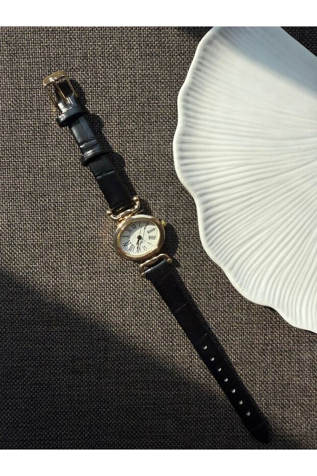 Retro Minimal Leather Cord Vintage Women's Wristwatch Butterfly Model