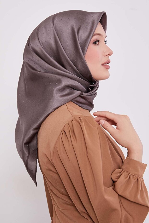 وشاح حريري بنمط مونوغرام مدخن - 2