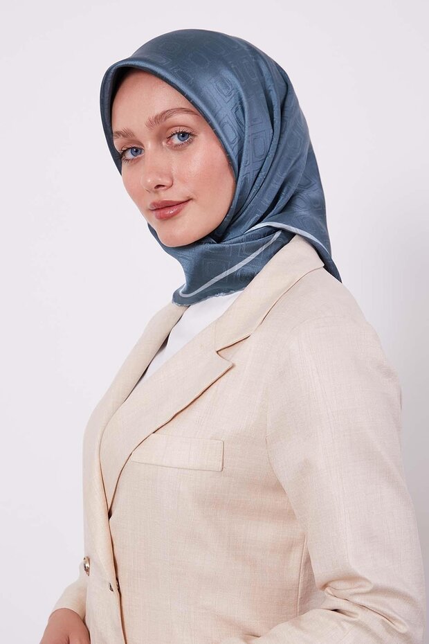 وشاح حريري بنمط البقلاوة باللون الأخضر النعناعي - 2