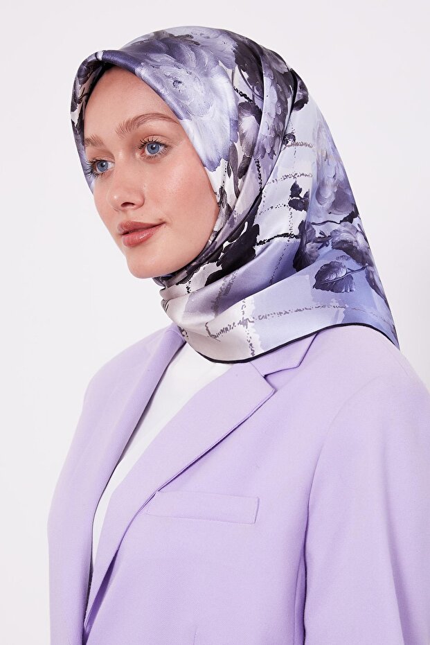 وشاح حريري بنمط أرجواني أزرق من سيرا