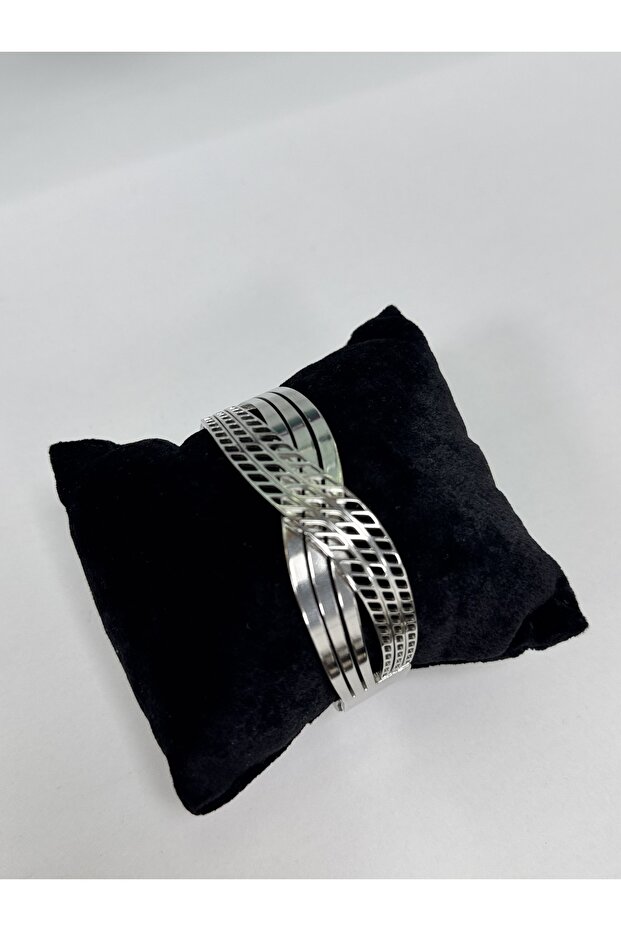 Doro Network Patterned Cross Steel Handcuff Bracelet