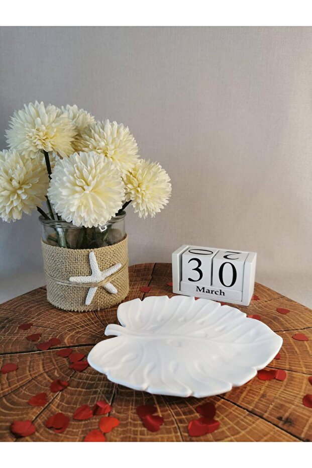 Allumer White leaf-shaped tray - 1