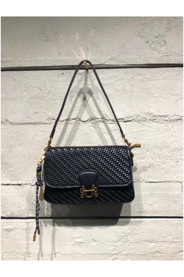 B36011 Shoulder Bag
