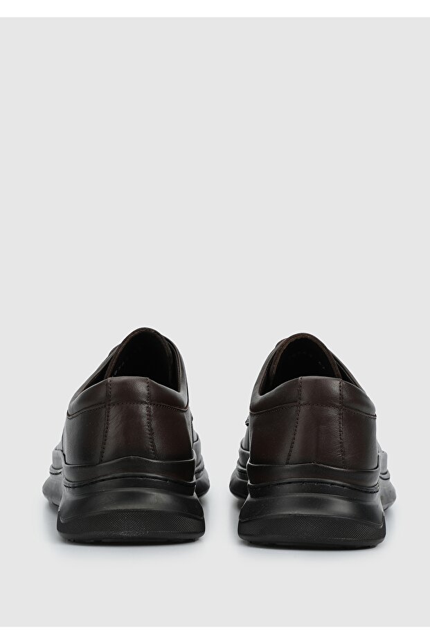 أحذية رجالية من الجلد البني - 4