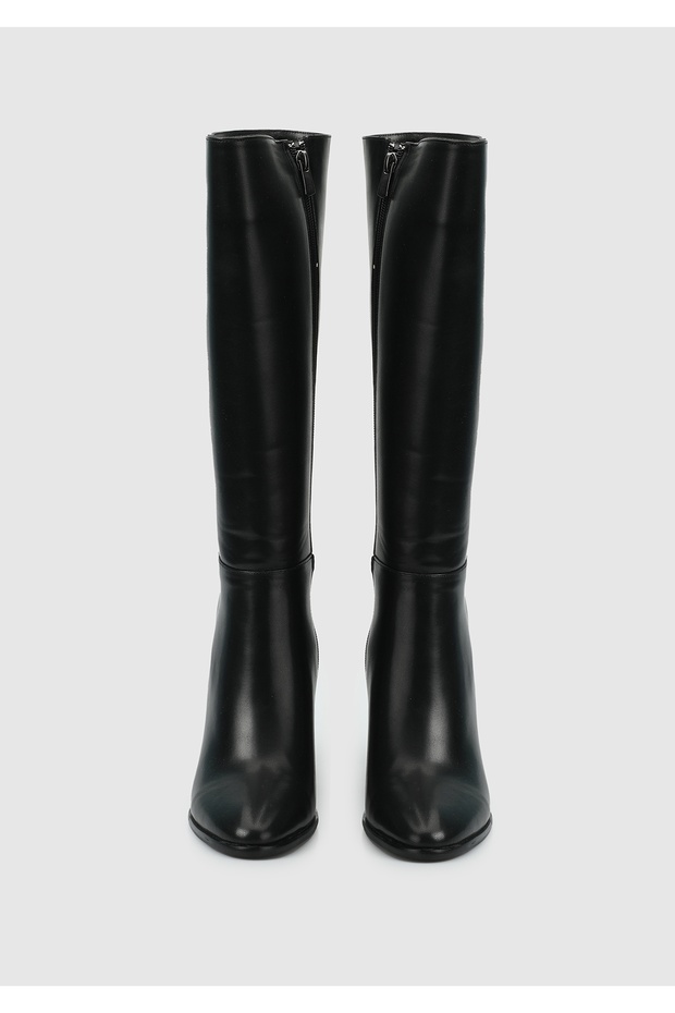 Siyah Kadın Bot - 3