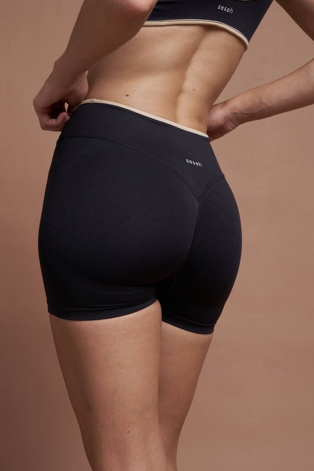 Black Double Color Seamless Stitching Scrunch Butt Lifting Sports Shorts | Riva
