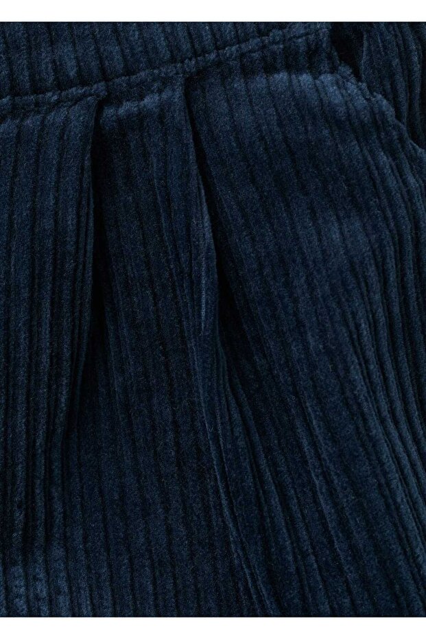 Düğmeli kadife şort - 4