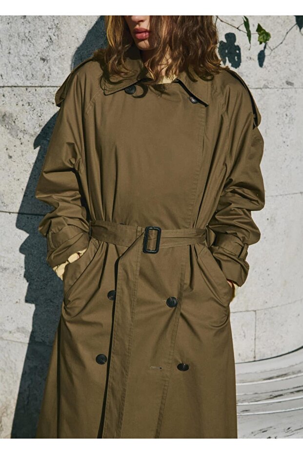 Kadife yaka çift düğmeli trençkot - 8