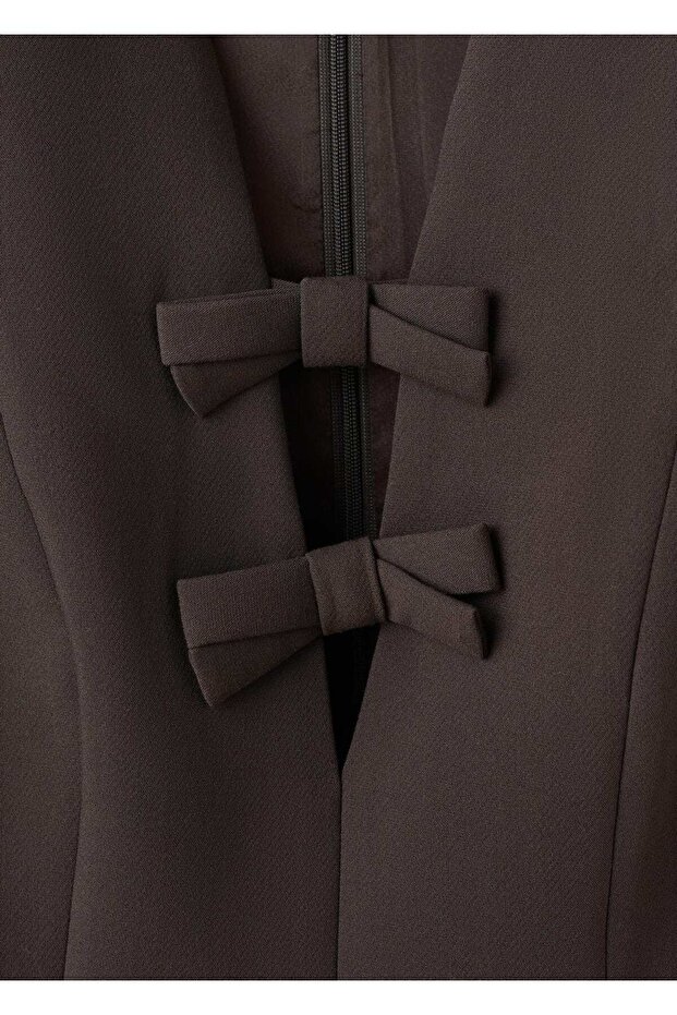 V yaka bağ detaylı bluz - 5