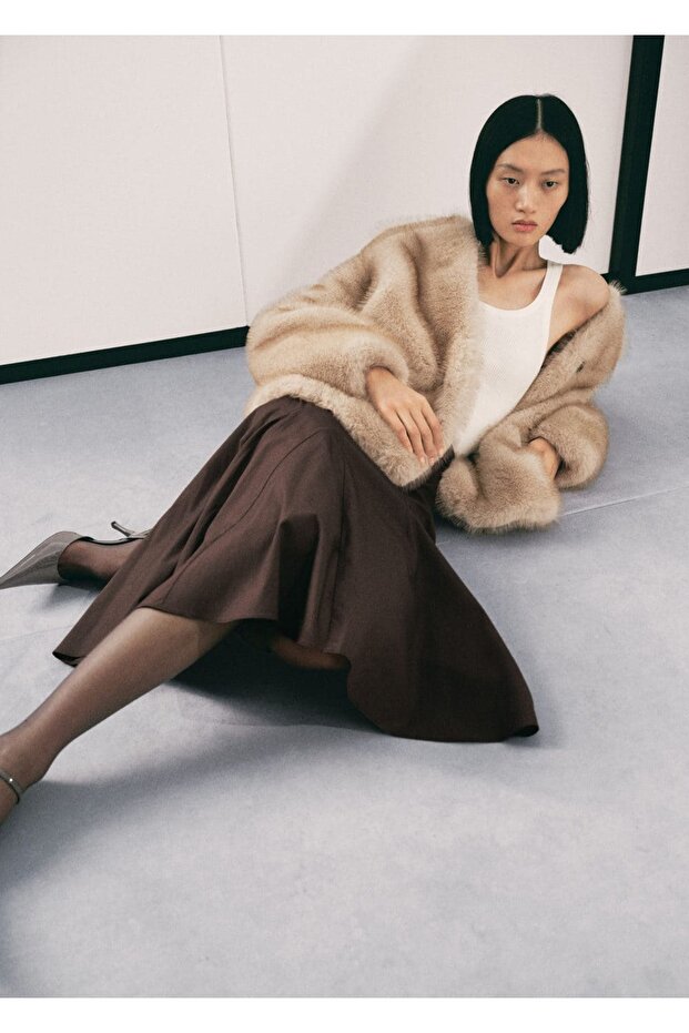 Düğmeli kürk görünümlü palto - 1