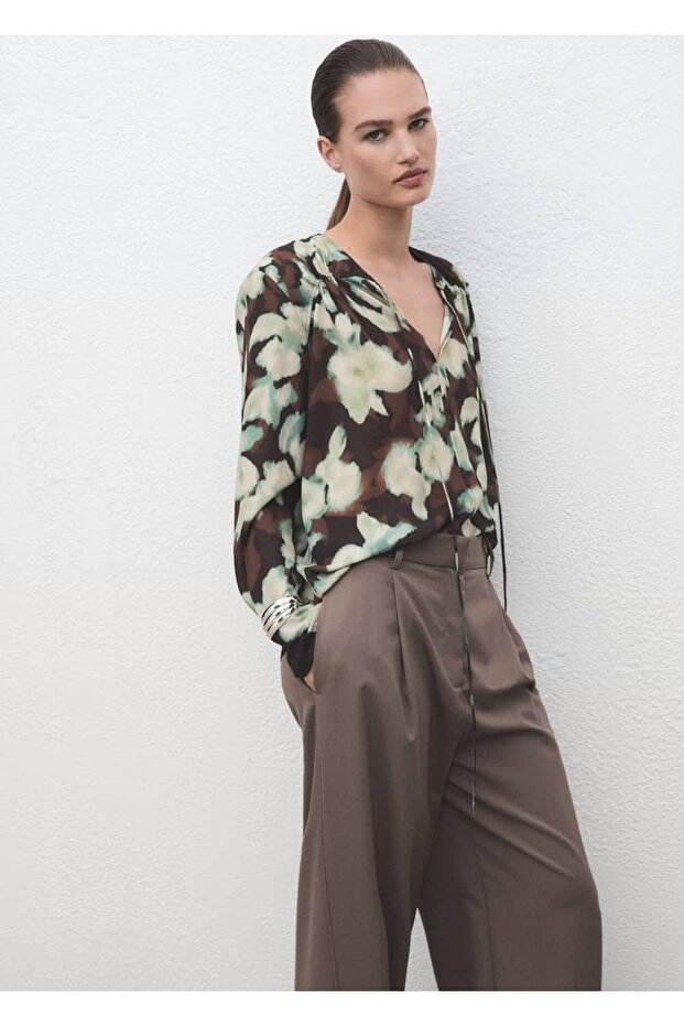 V yaka bağ detaylı bluz - 5