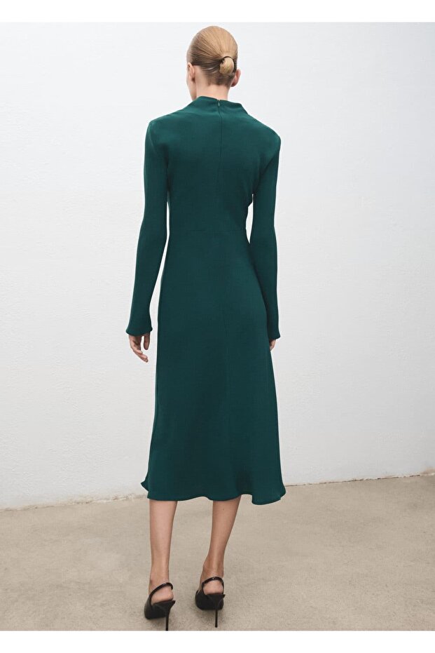 Büzgülü drape yaka elbise - 4