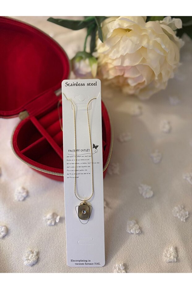 Vera Gold Necklace