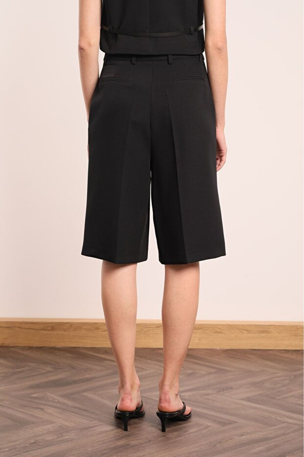 Siyah Pileli Rahat Şort - 3