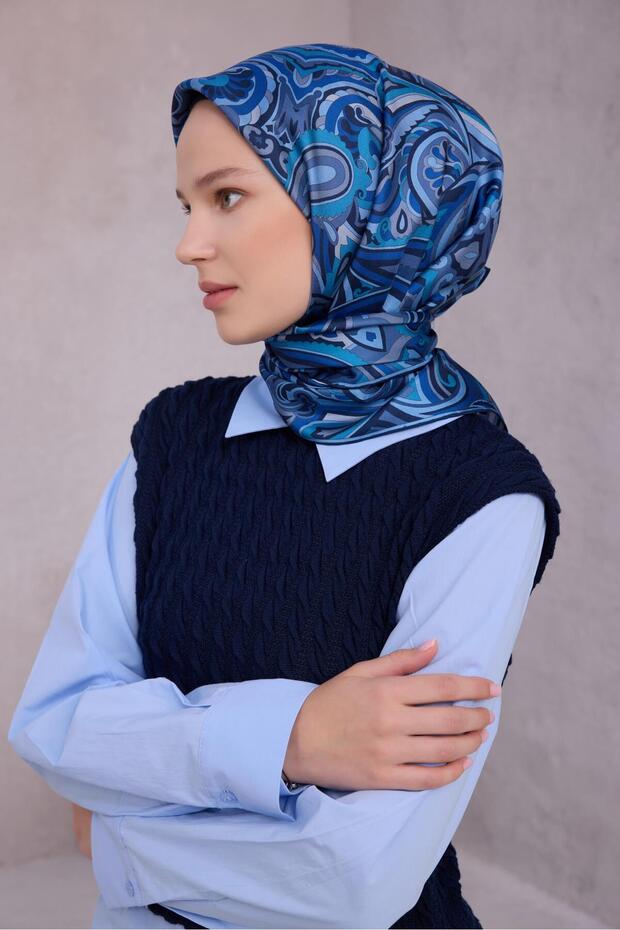 وشاح حريري بنمط عرقي باللون الأزرق الداكن 100% من التويل 4222 - 88
