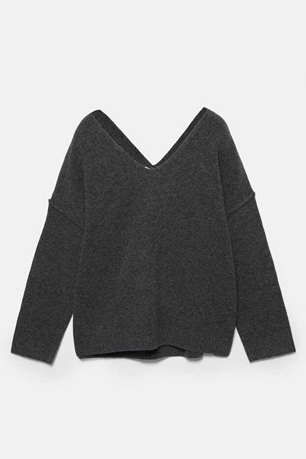 Soft knit V-neck sweater - 7