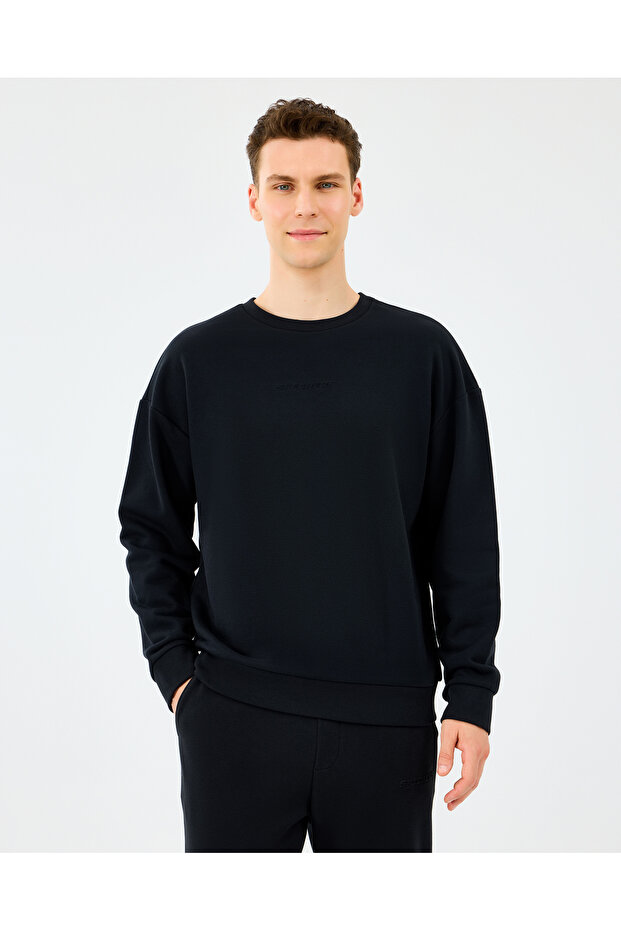 سترة M Essential Crewneck Sweatshirt S2610015 للرجال باللون الأسود