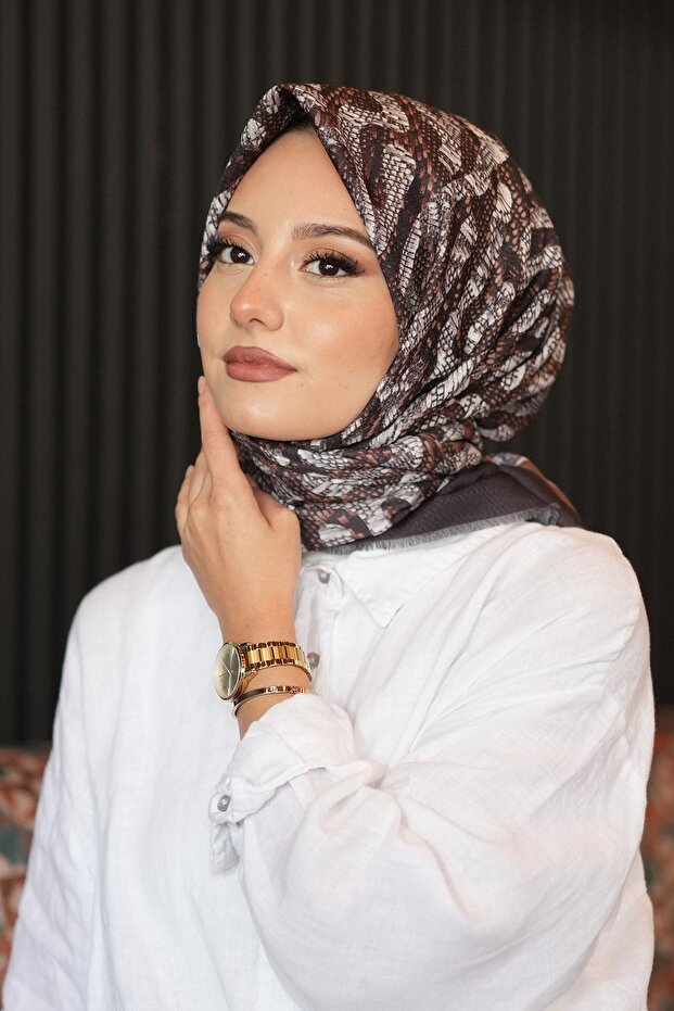 وشاح من القطن الناعم باللون البني بنمط المتاهة - 2