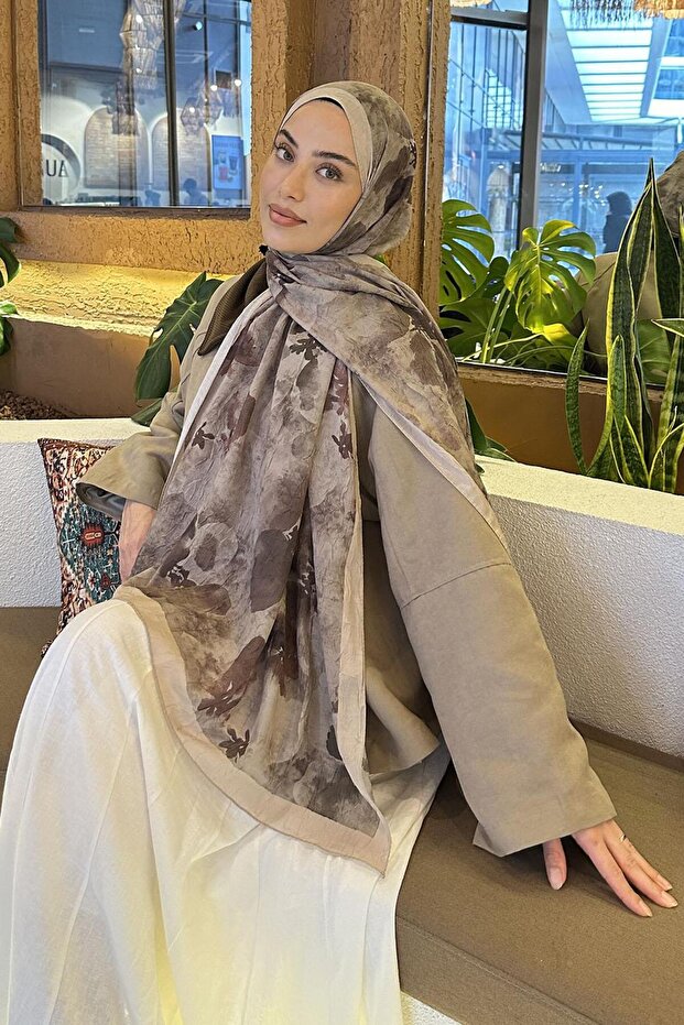 شال من الخيزران بنمط زهور الباتيك باللون الأخضر العسكري