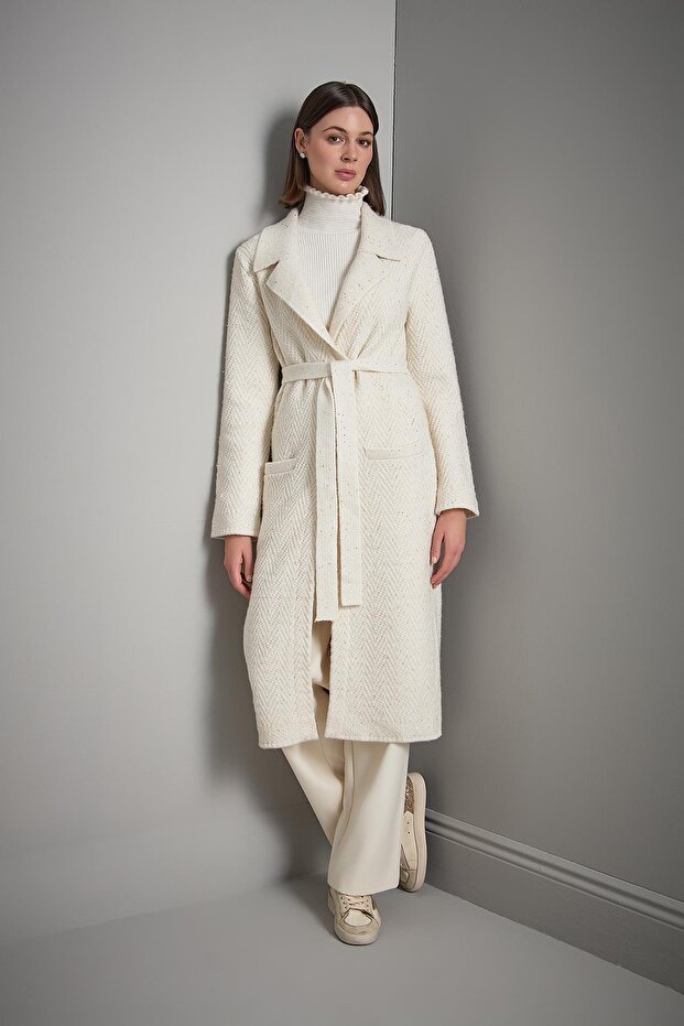 Kemer Detaylı Pullu Ekru Triko Kaban - 5