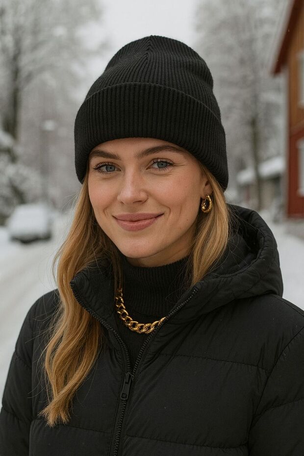 Black Basic Unisex Beanie