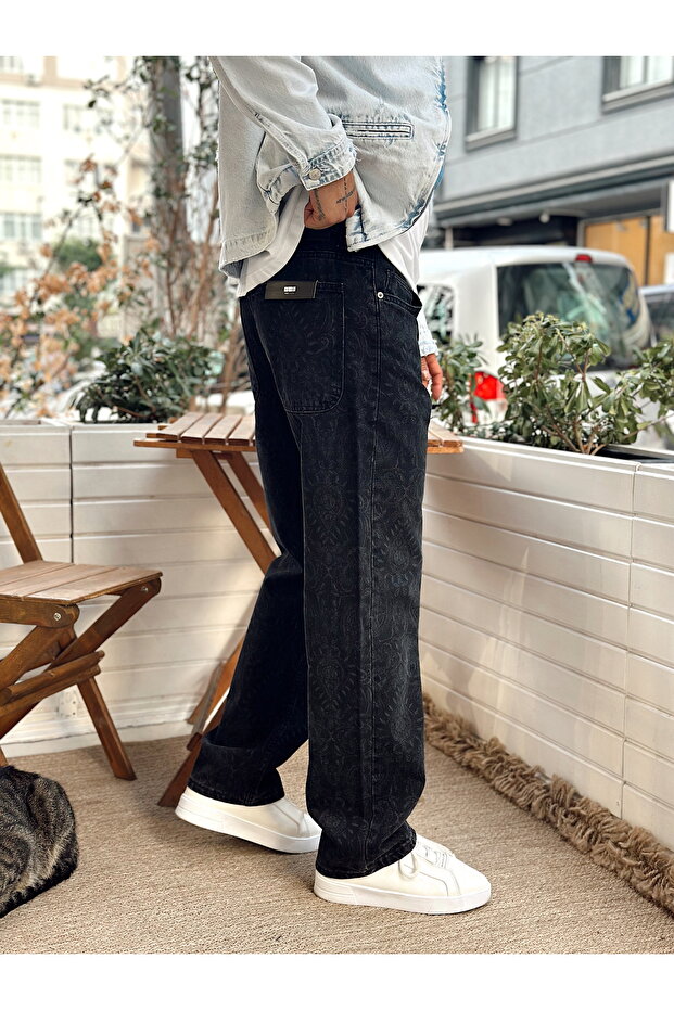 بنطلون جينز عادي منقوش باللون الأسود - 4