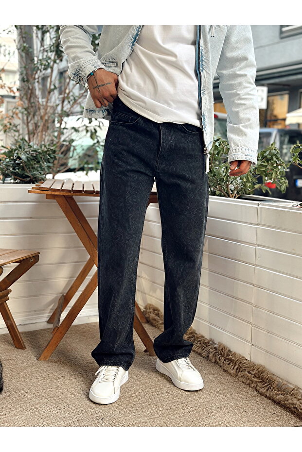 بنطلون جينز عادي منقوش باللون الأسود - 5