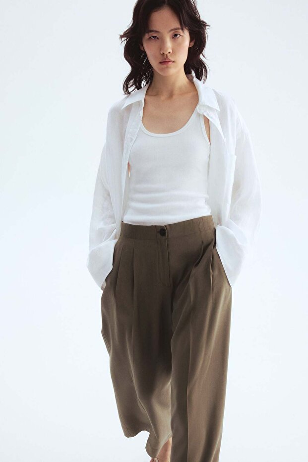 Wide ankle-length trousers