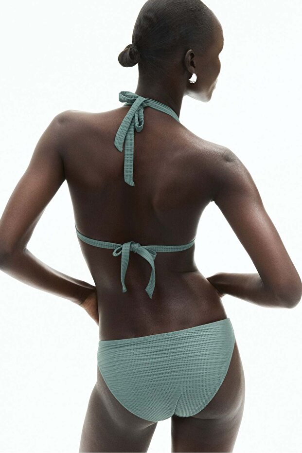 الجزء العلوي من بيكيني مثلث الشكل - 6