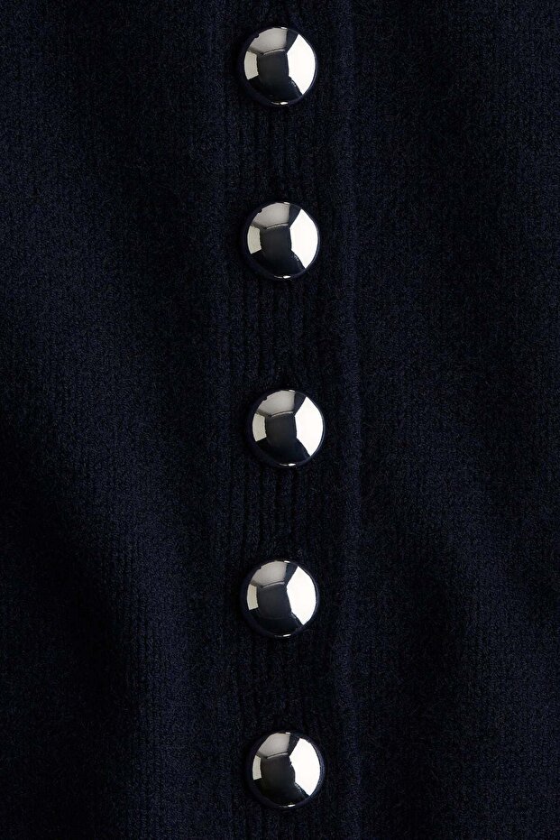 فستان محبوك بأزرار أمامية - 4