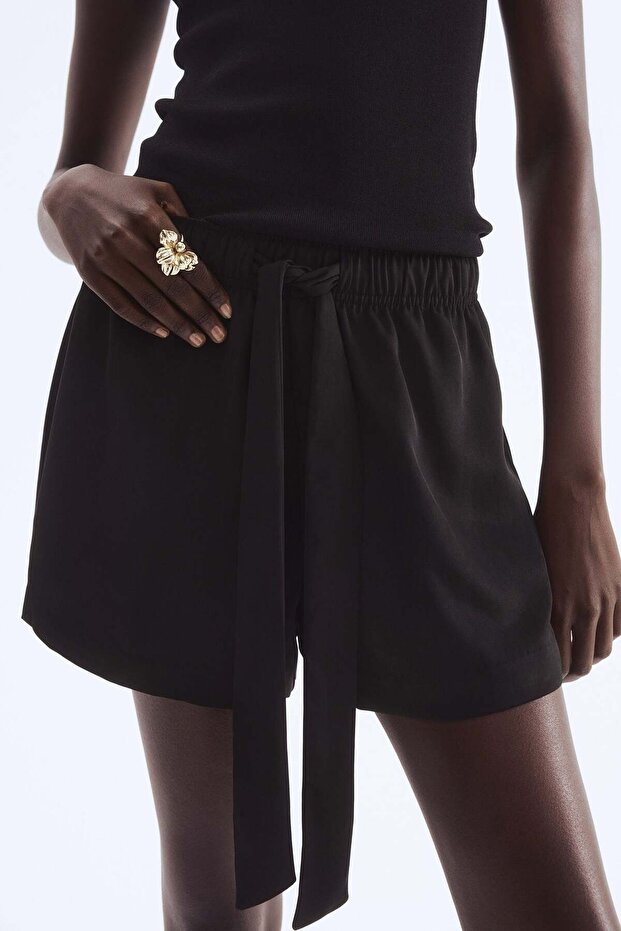 شورت برباط من قماش التويل - 2