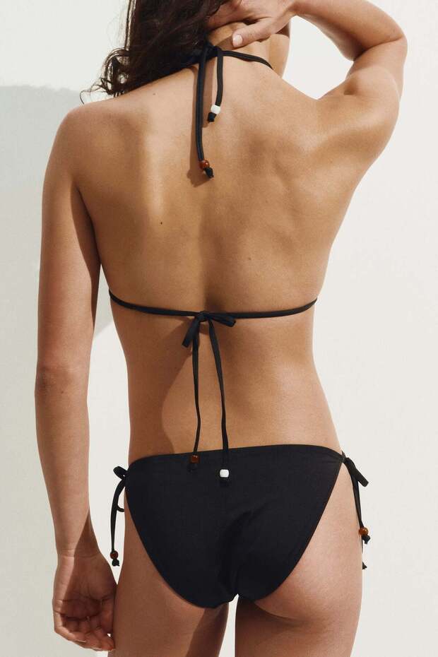 الجزء العلوي من بيكيني مثلث الشكل - 1