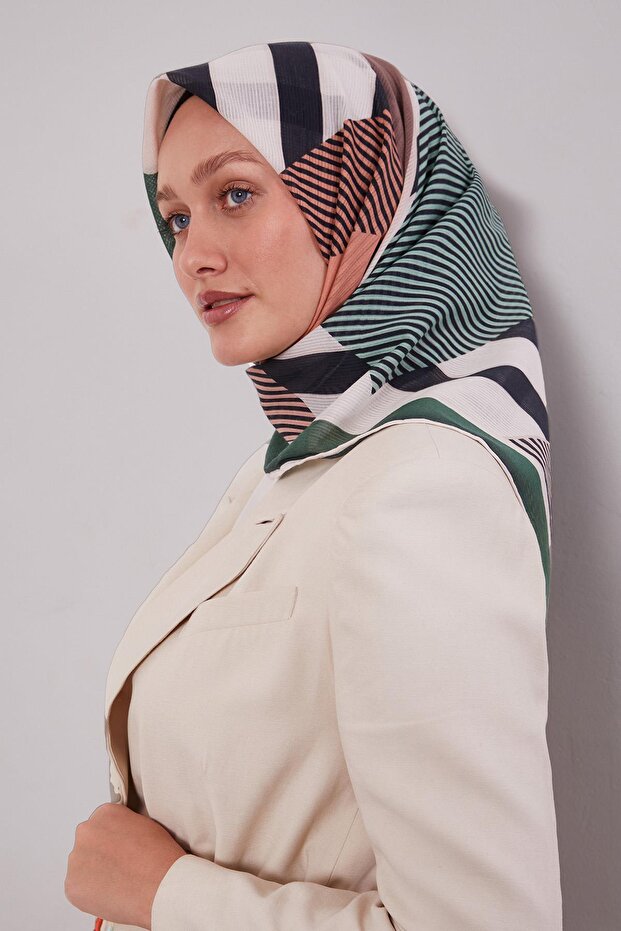 وشاح قطني بنمط هندسي زمردي - 1