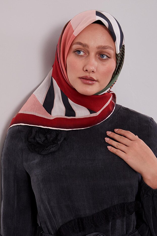 وشاح قطني بنمط هندسي أحمر - 1