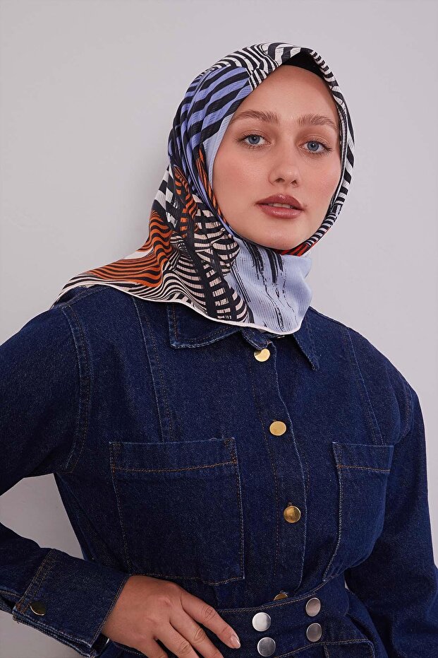 وشاح قطني بنمط هولوغرام باللون الأزرق الفاتح